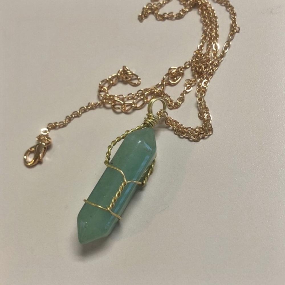 💚Natura Quarts Gemstone Pendant